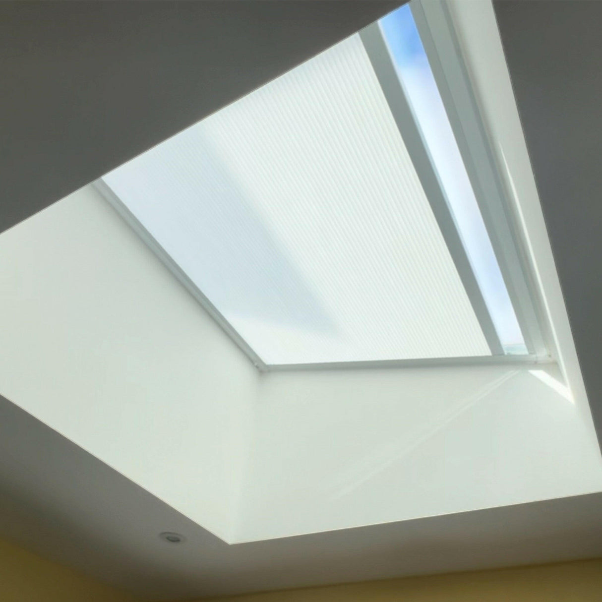 1000 x 1000 mm LD Electric Blinds for Flat / Pitched Roof Skylights & Roof Lanterns.