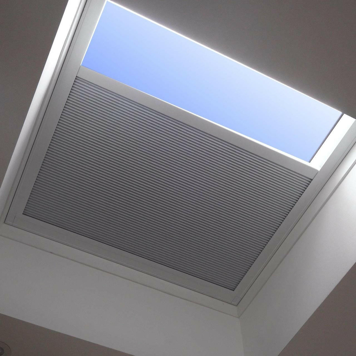 400 x 400 mm LD Manual Blinds for Flat / Pitched Roof Skylights & Roof Lanterns.